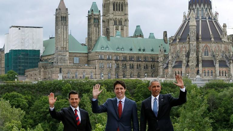 <p>Mexico&#8217;s President Enrique Peña Nieto, Canada&#8217;s Prime Minister Justin Trudeau and U.S. President Barack Obama wave while posing for family photo at the North American Leaders&#8217; Summit in Ottawa, Ontario, Canada, June 29, 2016. Chris Wattie/Reuters</p>
