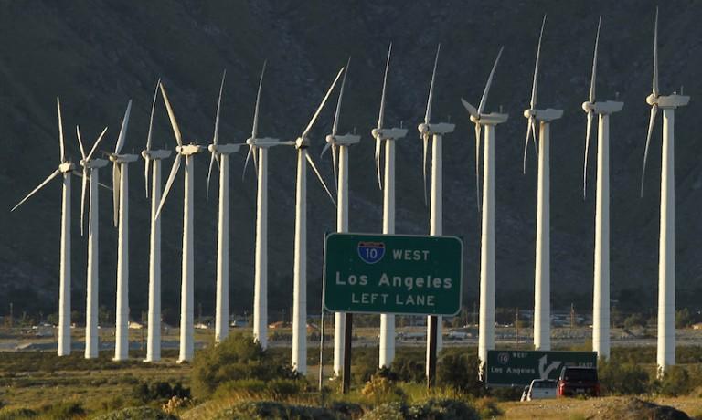 <p>Windmills are seen at a wind farm in Palm Springs, California, which has a carbon trading system similar to what&#8217;s planned in Ontario REUTERS/Lucy Nicholson</p>
