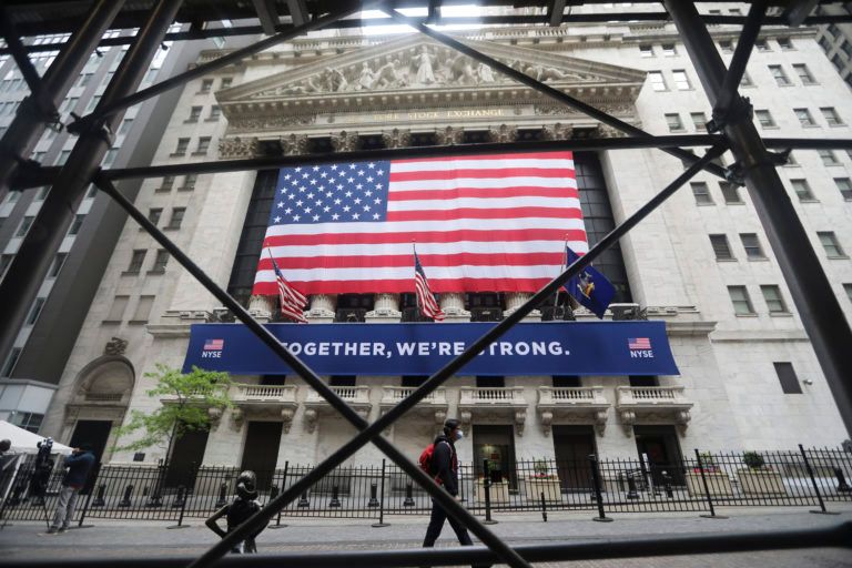 The New York Stock Exchange NYSE partially reopened its trading floor after a two-month closure due to the COVID-19 pandemic (Xinhua/Wang Ying via Getty Images)