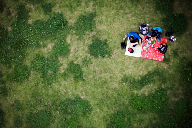 A couple picnics in isolation during the coronavirus pandemic. (Afton Almaraz/Getty)