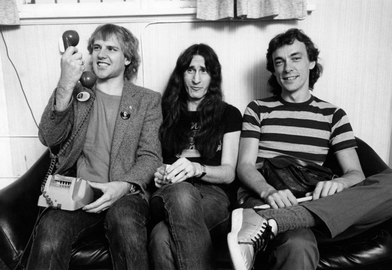(l-r) Alex Lifeson, Geddy Lee and Neil Peart backstage on Rush's Permanent Waves tour (Fin Costello/Redferns/Getty Images)