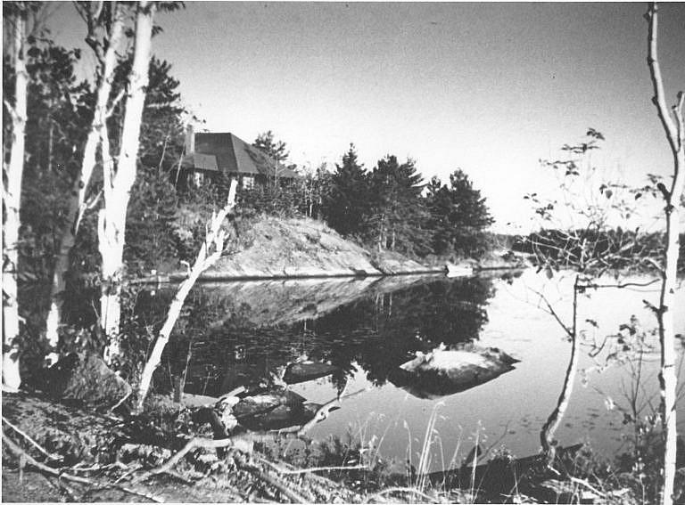 Mary Lawson's family cottage ca. 1920. (Courtesy of Mary Lawson)