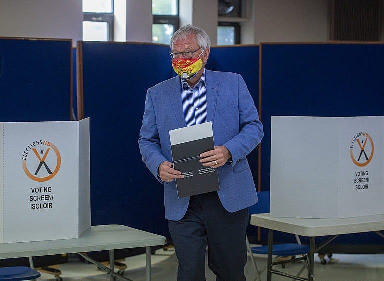 Premier Blaine Higgs heads to cast his vote in the New Brunswick provincial election in Quispamsis, N.B. on Sept. 14, 2020 (CP/Andrew Vaughan)