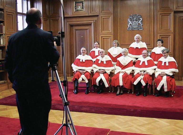 Posing for an official Supreme Court photo (Abella in back row, far left) in 2004 (Jonathan Hayward/CP)