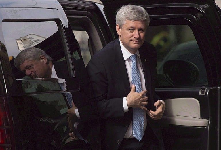 Harper arrives at his office in Ottawa on Oct. 21, 2015 (Adrian Wyld/CP)
