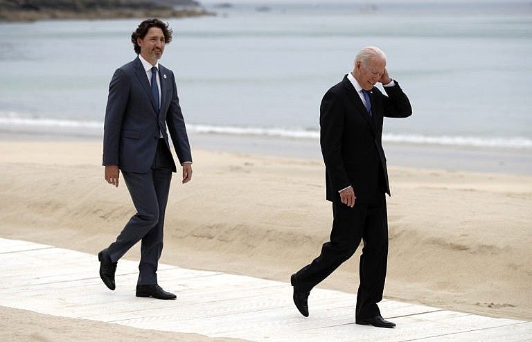 Biden and Trudeau walk on the boardwalk during arrivals for the G7 meeting at the Carbis Bay Hotel in Cornwall, England on June 11, 2021 (Phil Noble/AP)