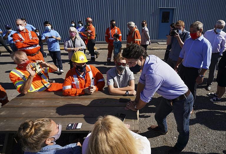 Trudeau speaks with steel workers at a campaign stop at a steel plant in Welland, Ont., on Sept. 6, 2021 (Nathan Denette/CP)